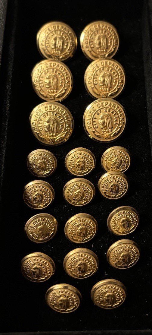 Waterbury Brass Buttons Seattle Washington Police Department Full Set