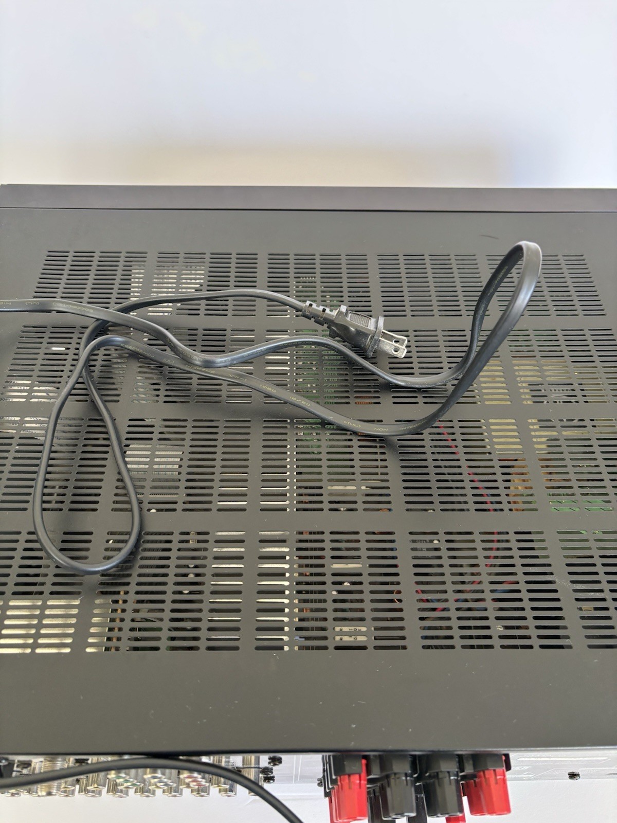 Yamaha RX V620 5.1 Channel 500 Watt Receiver Good Working Condition No Control