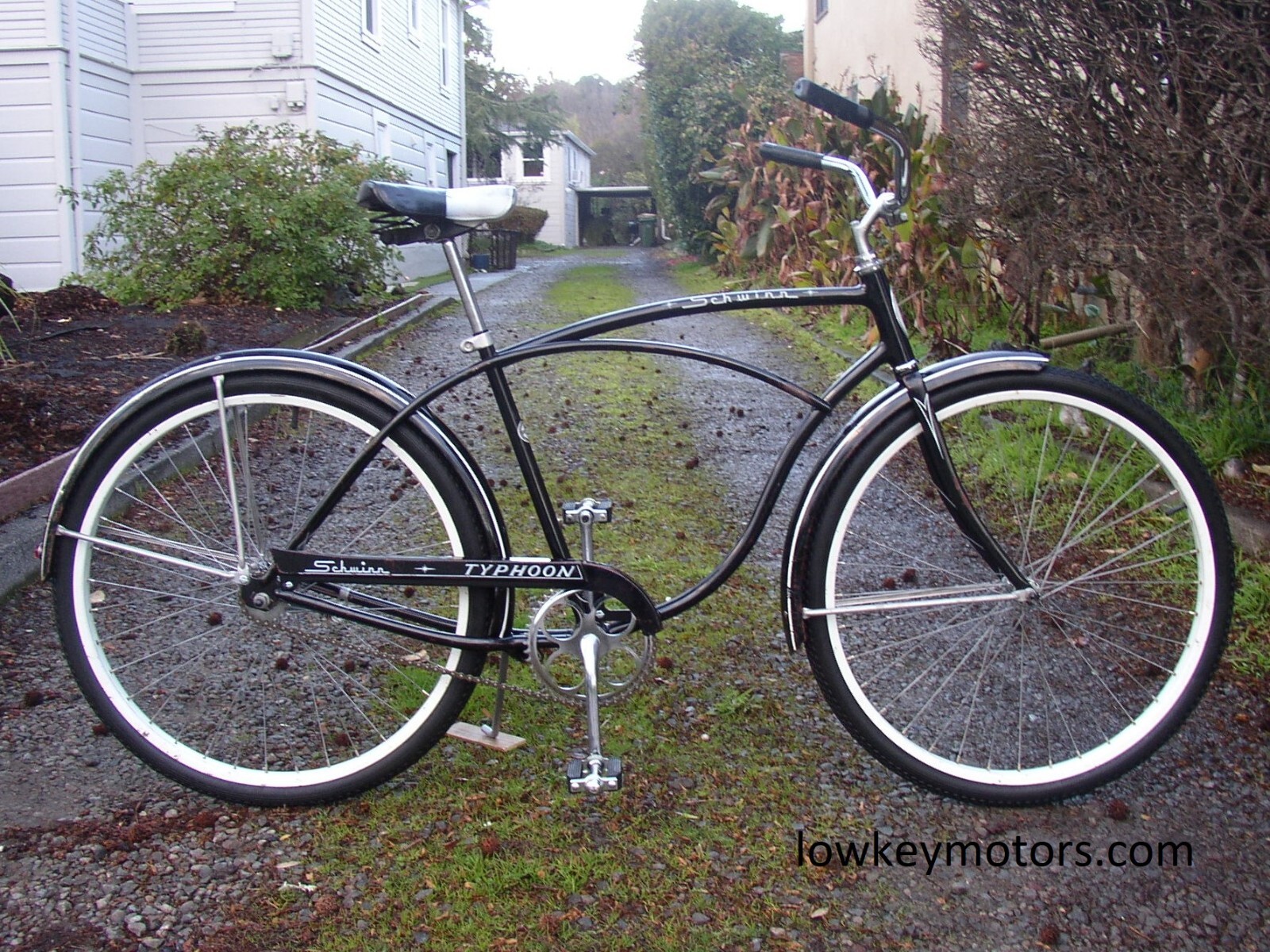 NEW SCHWINN HARDWARE KIT screws nuts frame chainguard fender fork rack DX B6