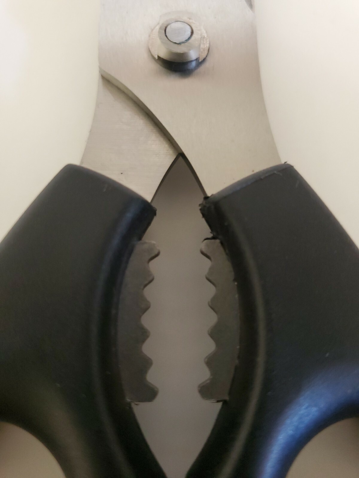 Snap on Tools Heavy Duty shears scissors black bottle opener nut cracker NEW!!!!