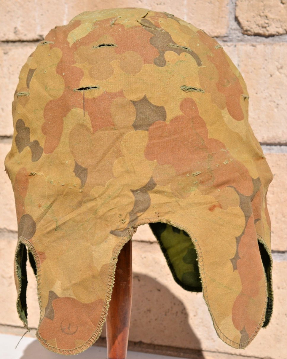 EARLY US ARMY M1 HELMET VIETNAM WAR VINTAGE CAMOUFLAGE COVER & PEACE PIN BUTTON