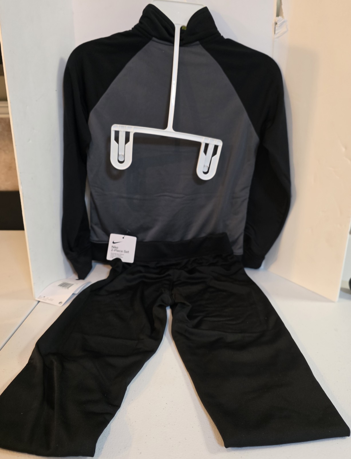 NWT Nike 2pc Raglan Zip Track Jacket And Pant Boys Size 6.