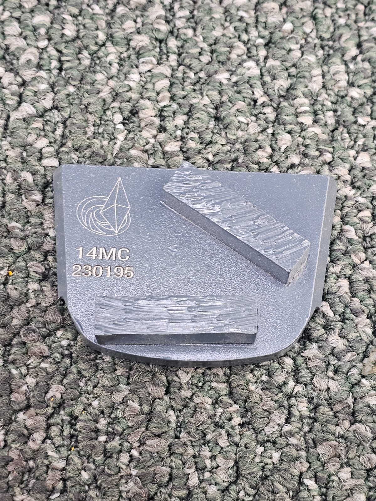 (QTY 6) LAVINA X1B-HC-0030 Quick Change 30 Grit Trapezoid Pad One Button/Two Seg