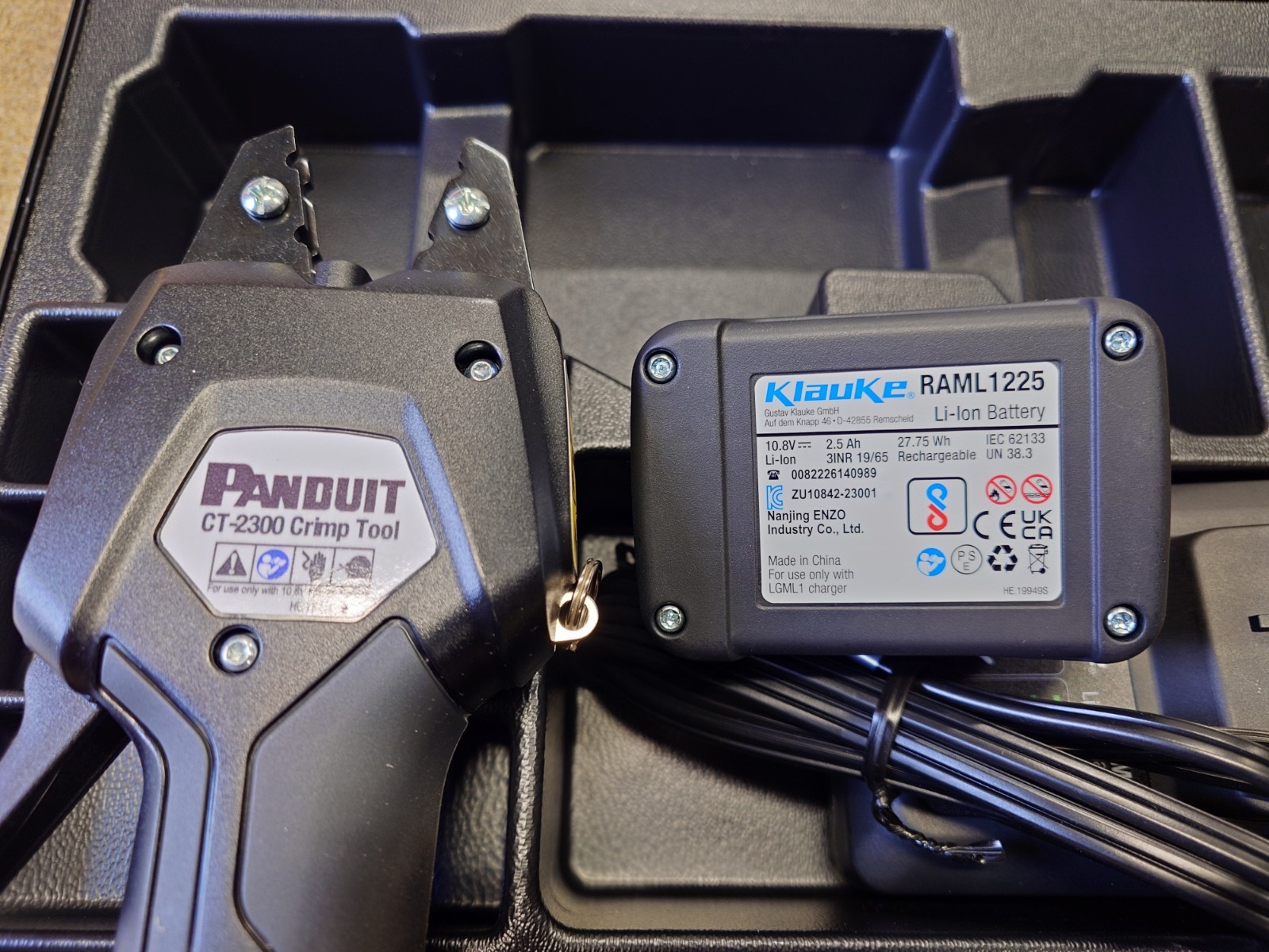 Panduit CT-2300 Blackfin 10.8V 1.7 Ton Crimp Tool with Battery and Charger