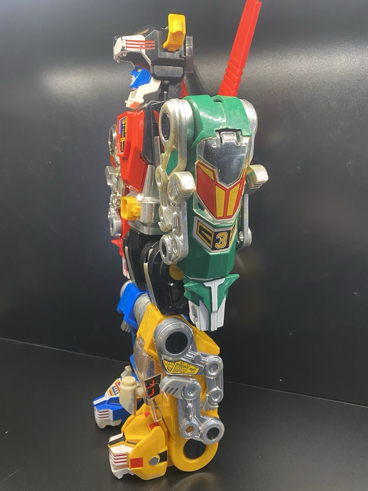 Panosh place Voltron vintage not complete