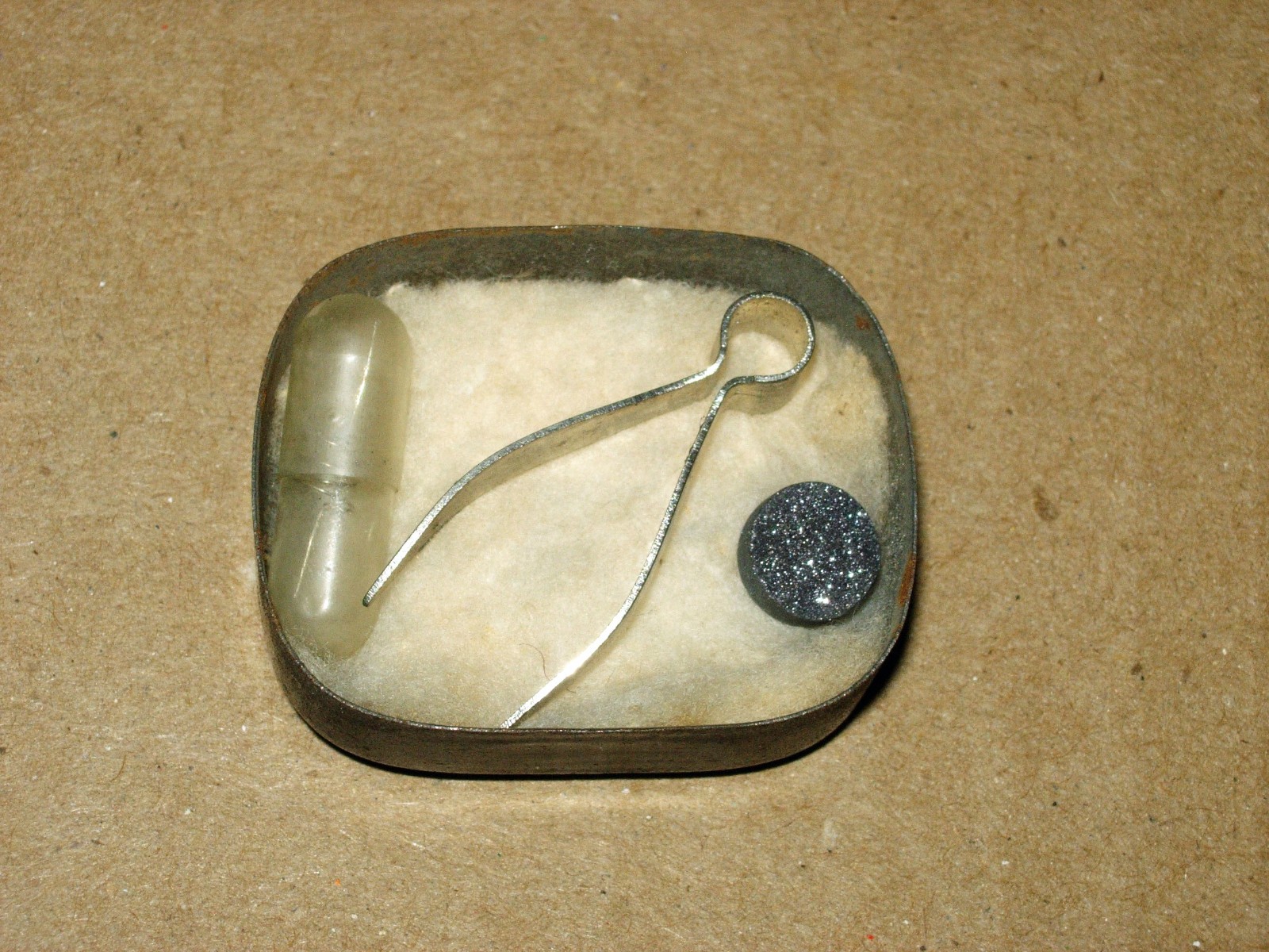 "MIGHTY ATOM" RADIO CRYSTAL WITH TIN, CATS WHISKER, TWEEZERS & INSTRUCTIONS (UK)