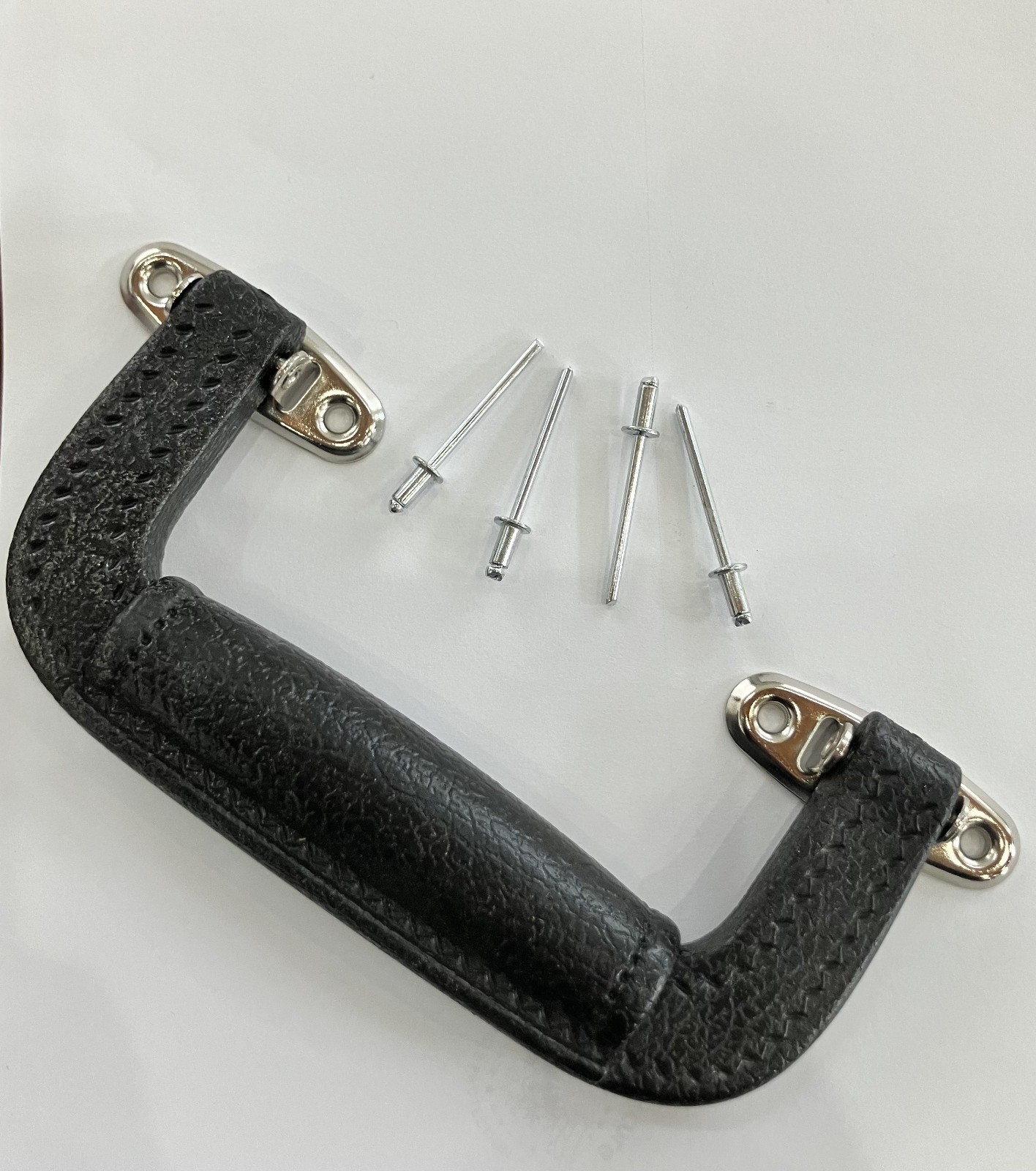 Carry Handle w/ Rivets Kit Add On for model 1150 or 1170 Aluminum Display Case