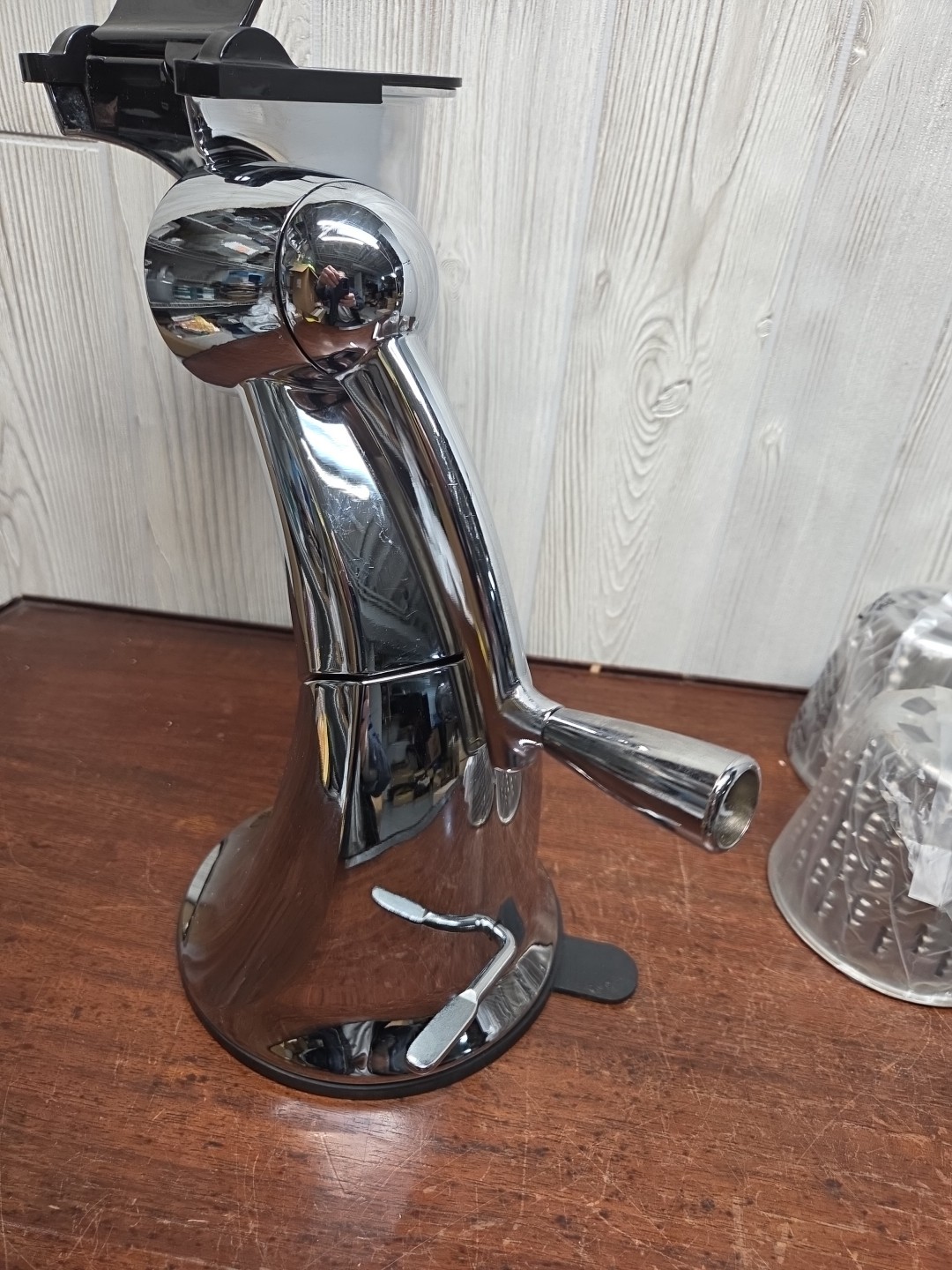 Royal Prestige Manual Food Processor Slicer Shredder Salad Machine with 5 Cones