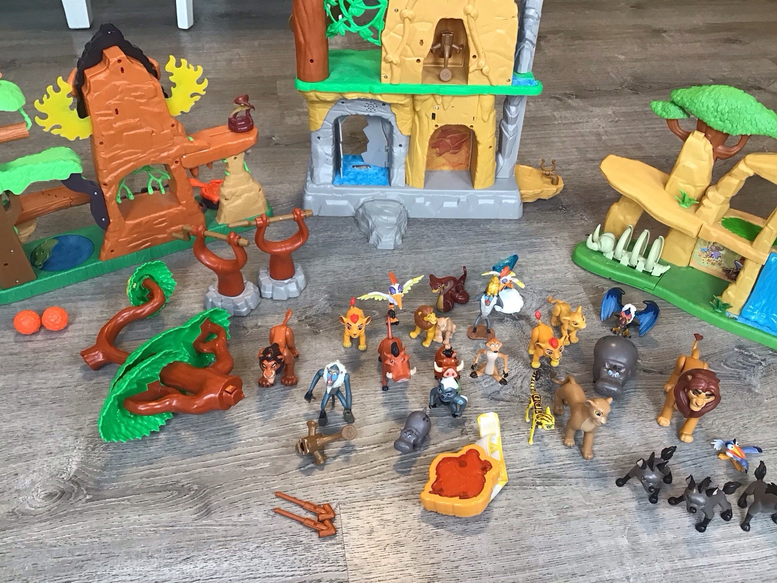Disney Lion King Lion Guard Training Lair / Defend The Land / Rise Of Scar LOT