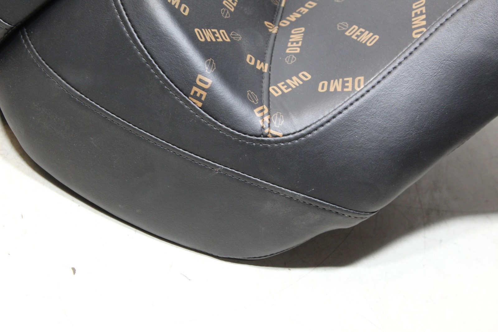 18-26 Harley Softail Two Up Low Rider Reach Seat OEM DEMO