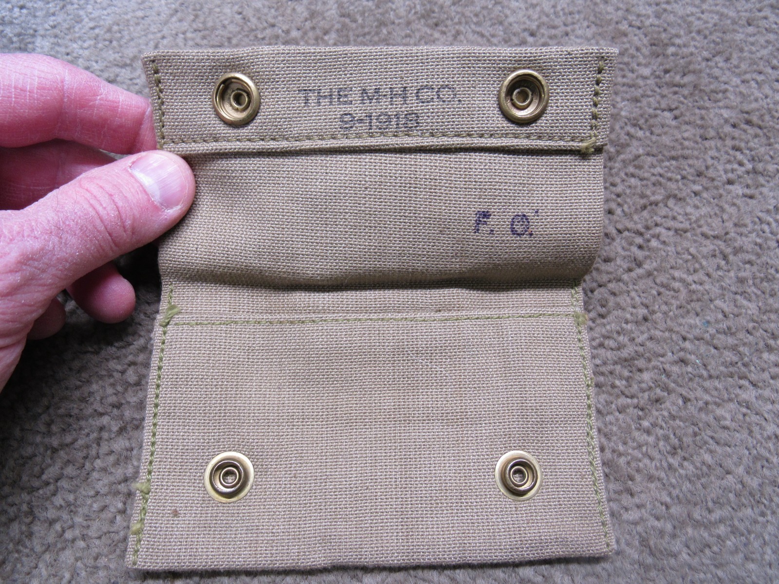 US WW1 First Aid Pouch M1910 Mfg By THE M-H CO. 9/1918 Dated 2 Snap Khaki