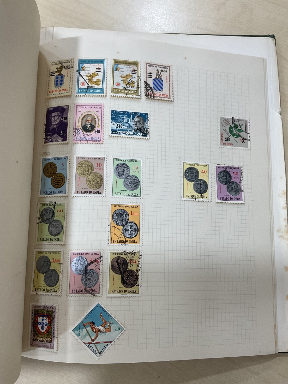 Portugal + colonies stamps. 1870 - 1979. Mint/used. Album G/101