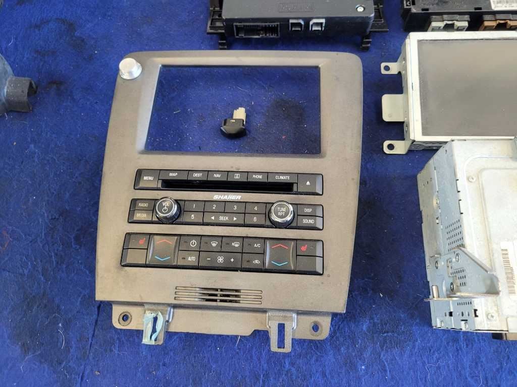 2011 Ford Mustang GT Info-GPS-TV Screen Front Dash Navigation Shaker 2807
