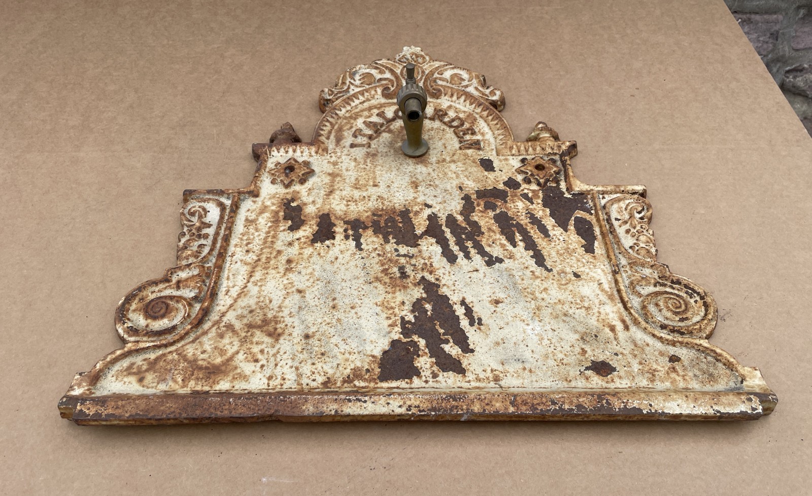 Italgarden Vintage Cast Iron Wall-Mounted Fountain Rust Patina