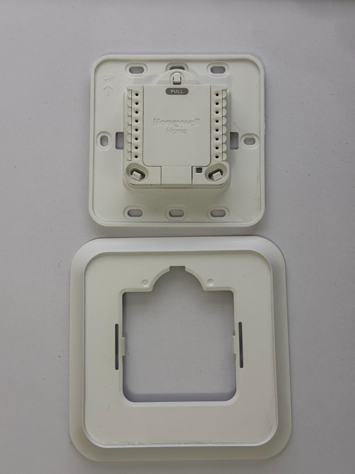 Honeywell T6 Pro Series Z-Wave Programmable Thermostat - White (TH6320ZW2007)