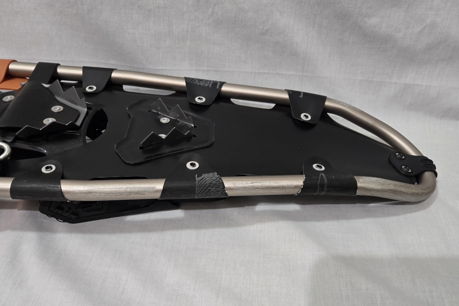 Tubbs Wayfinder Size 30 Snowshoes Black And Orange Excellent Condition