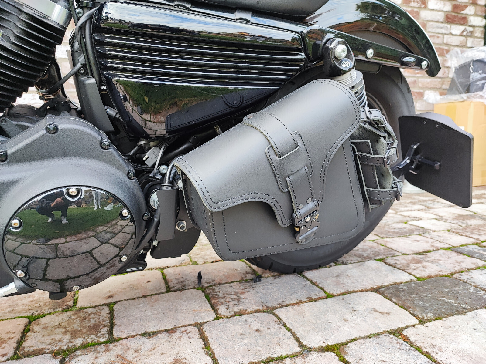 Swing bag EOS Blackline suitable for Harley Sporty Bobber leather