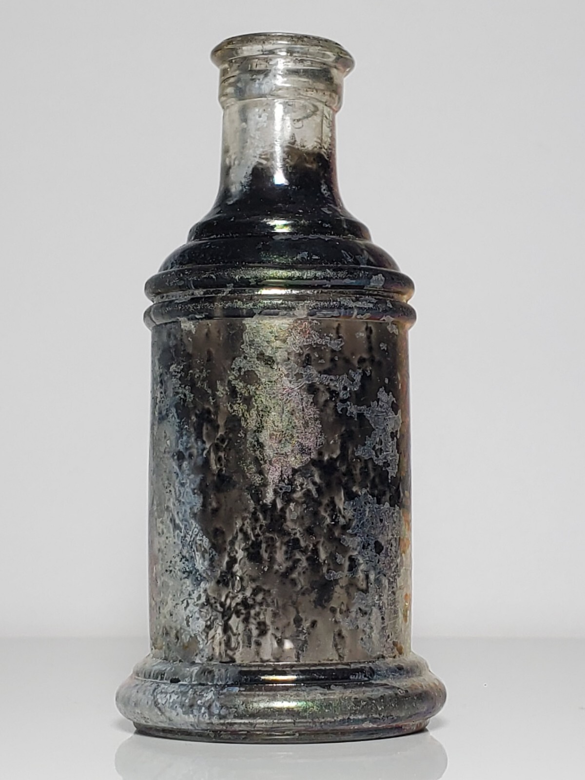 Antique Inkwell from the 1800s «1/18 Co». Heavy thick glass.