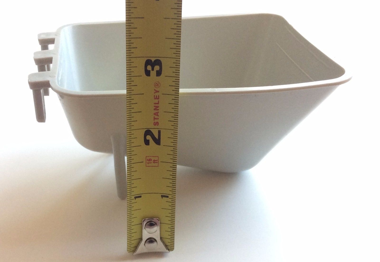 Surefeed Cage Cups 1/2 Pint / 8 fl. oz. Hanging Feed & Water Cage V-Cups Poultry