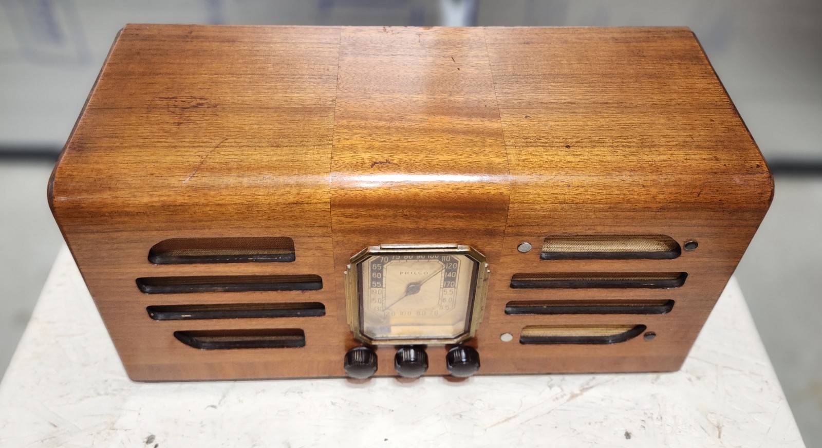 PHILCO Art Deco Table Top Radio ~ Model 38-17 ~ 1938 ~ WOODEN Cabinet