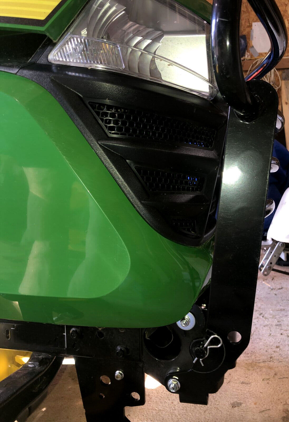 1x Powder coated Bumper Brush Guard For John Deere X300 X570 X580 X584 X590