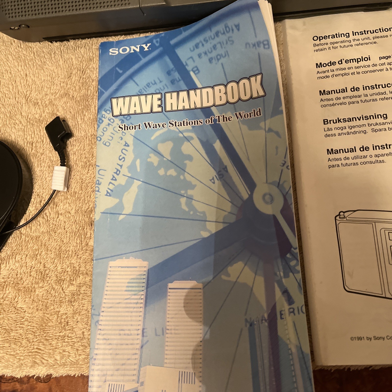 Sony ICF-SW77 World Band Receiver Radio Mint Condition Tested Works Great