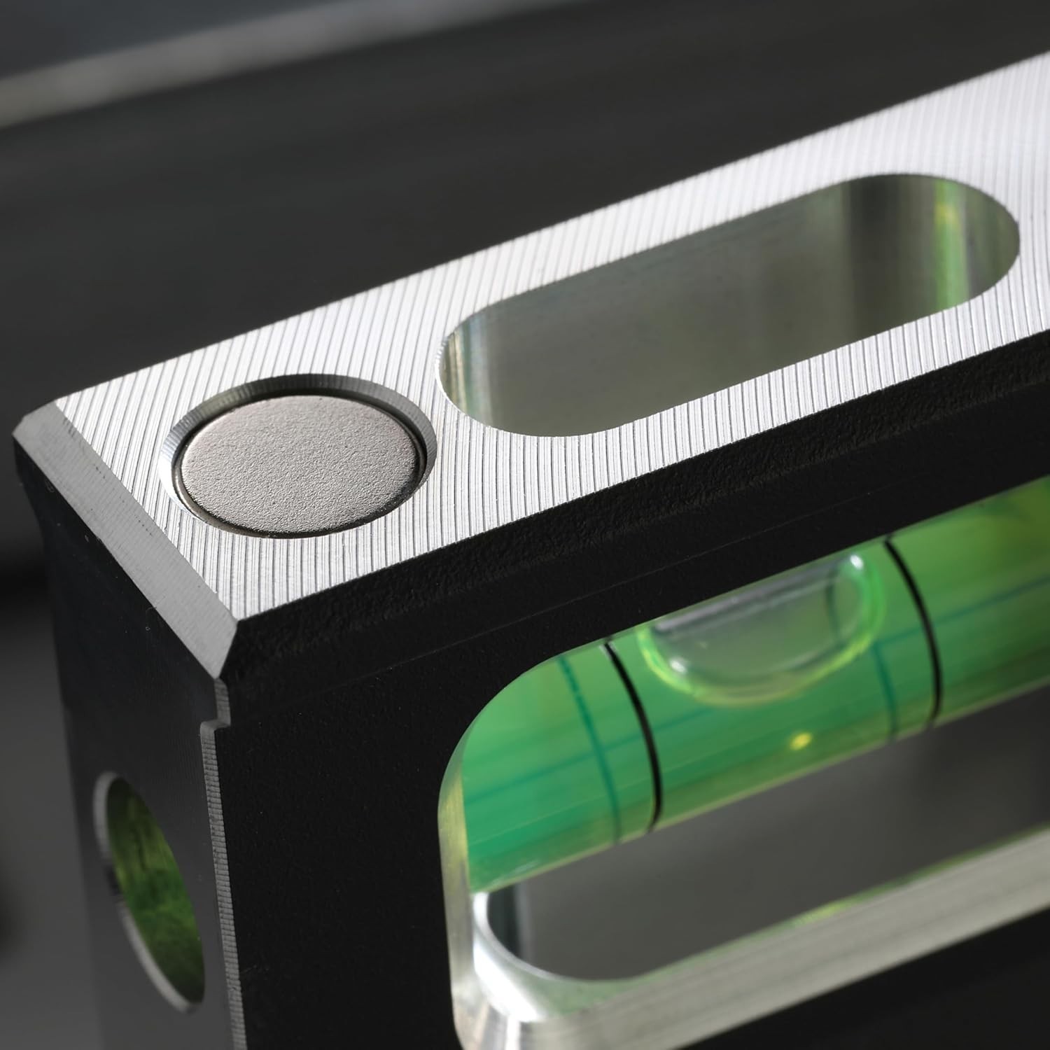 ToughBuilt–9"Magnetic Billet Torpedo Level with LED-Lit Vials Rare Earth Magnets