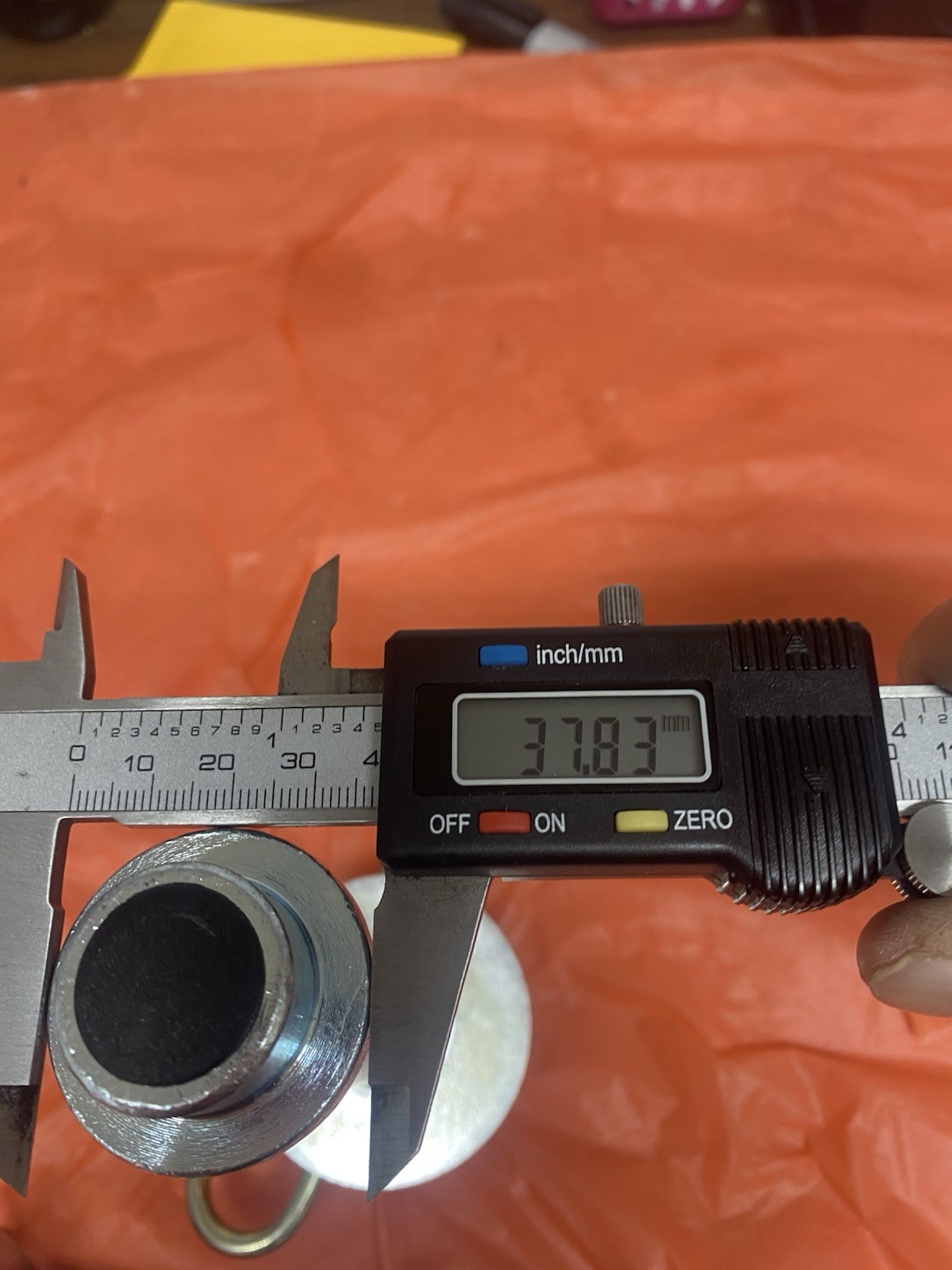 25 Mm Pins For One Ton China Excavator Greasable Bucket Thumb