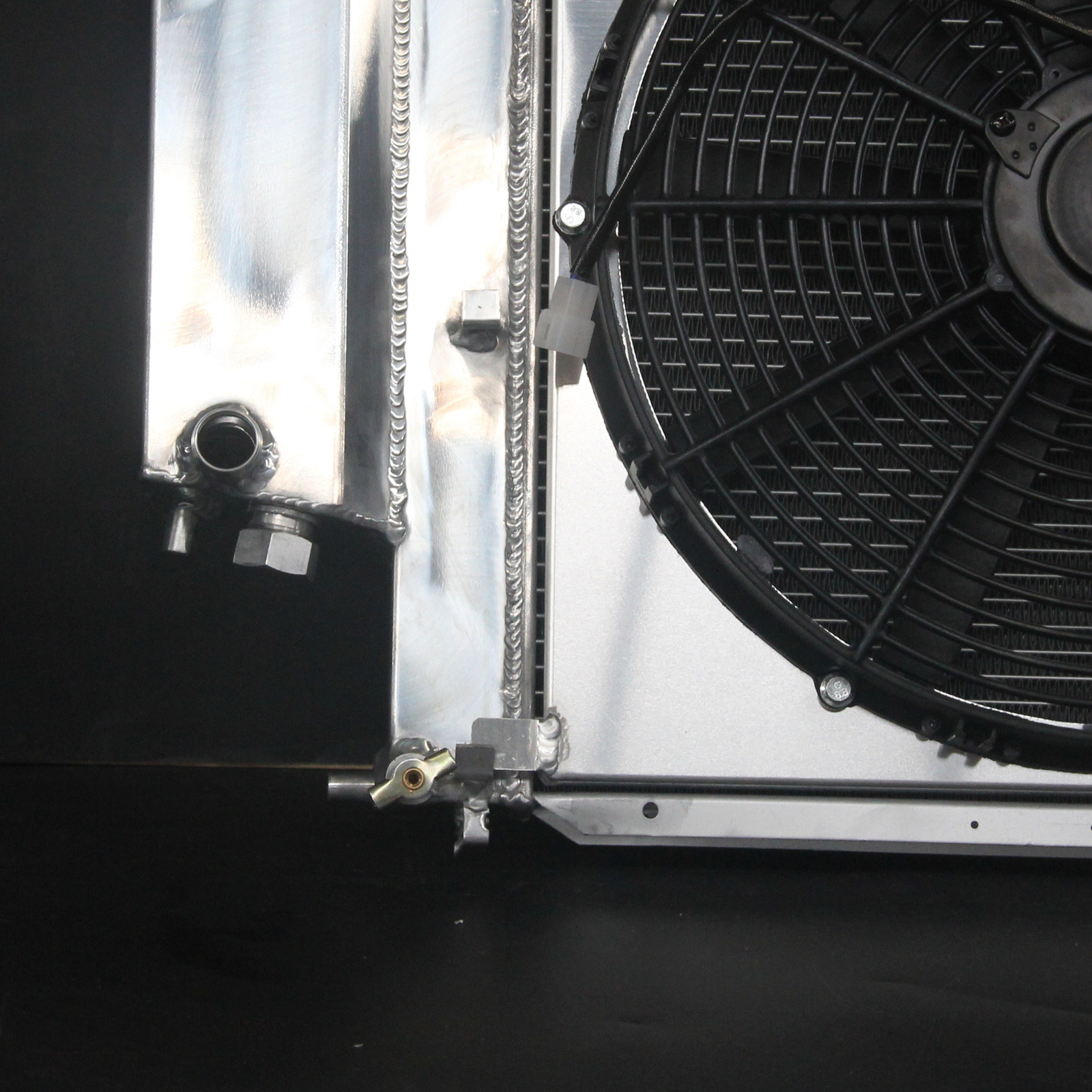 Radiator+Fan Shroud For 1991-2000 BMW Z3 318ti 318is 318i 2.0L 1.9L 1.8L MT 1295