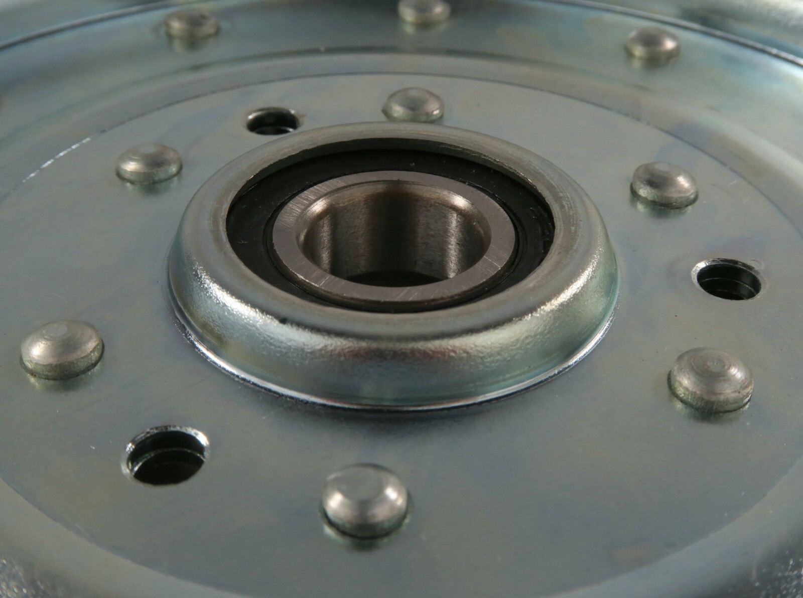 Flat Idler Pulley, Inside Diameter: 11/16", Outside DIA: 6 3/4", Height: 1 1/8"