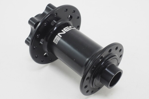 NEW! Stan's NoTubes Neo Bicycle Front Hub 15x100 TA 6 Bolt Disc 28 Hole ZH0395