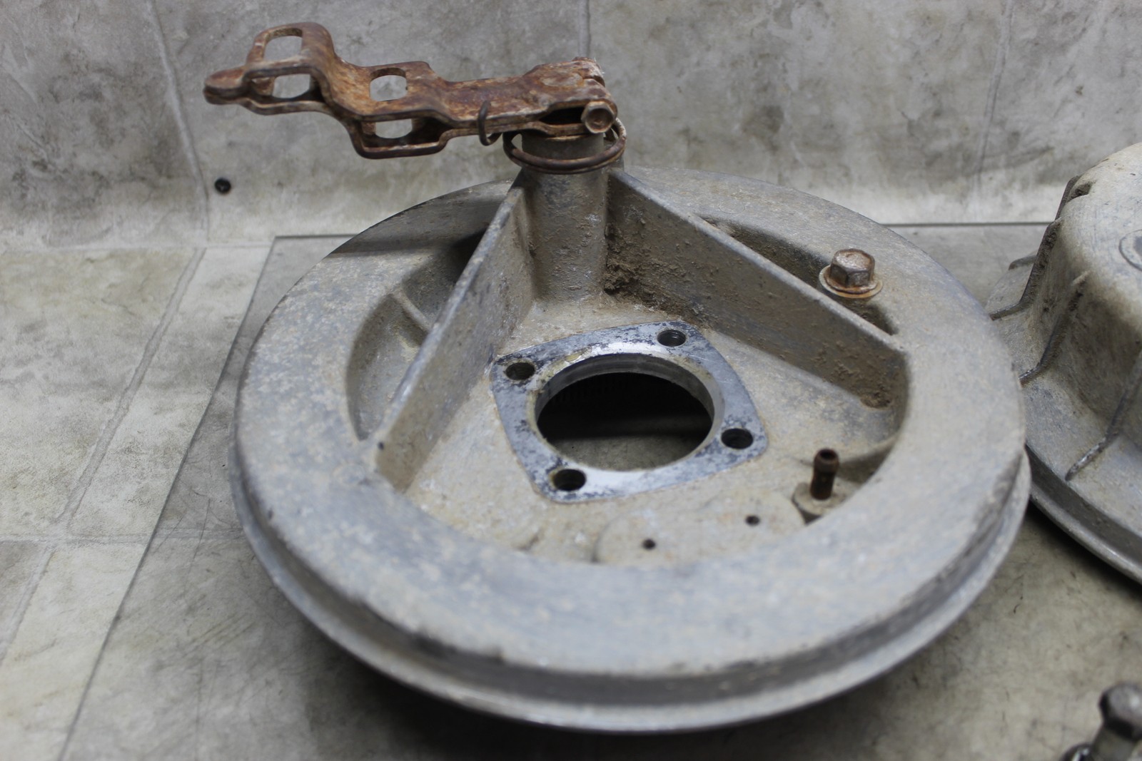 93-04 Kawasaki Bayou 300 4x4 93-99 400 Oem Rear Back Brake Drum Assembly