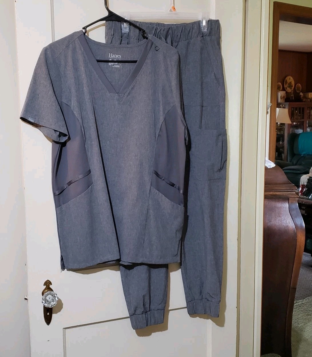 Hanes Scrub Set LRG V-Neck Top, MEDM Jogger Pants Excellent Condition Preowned