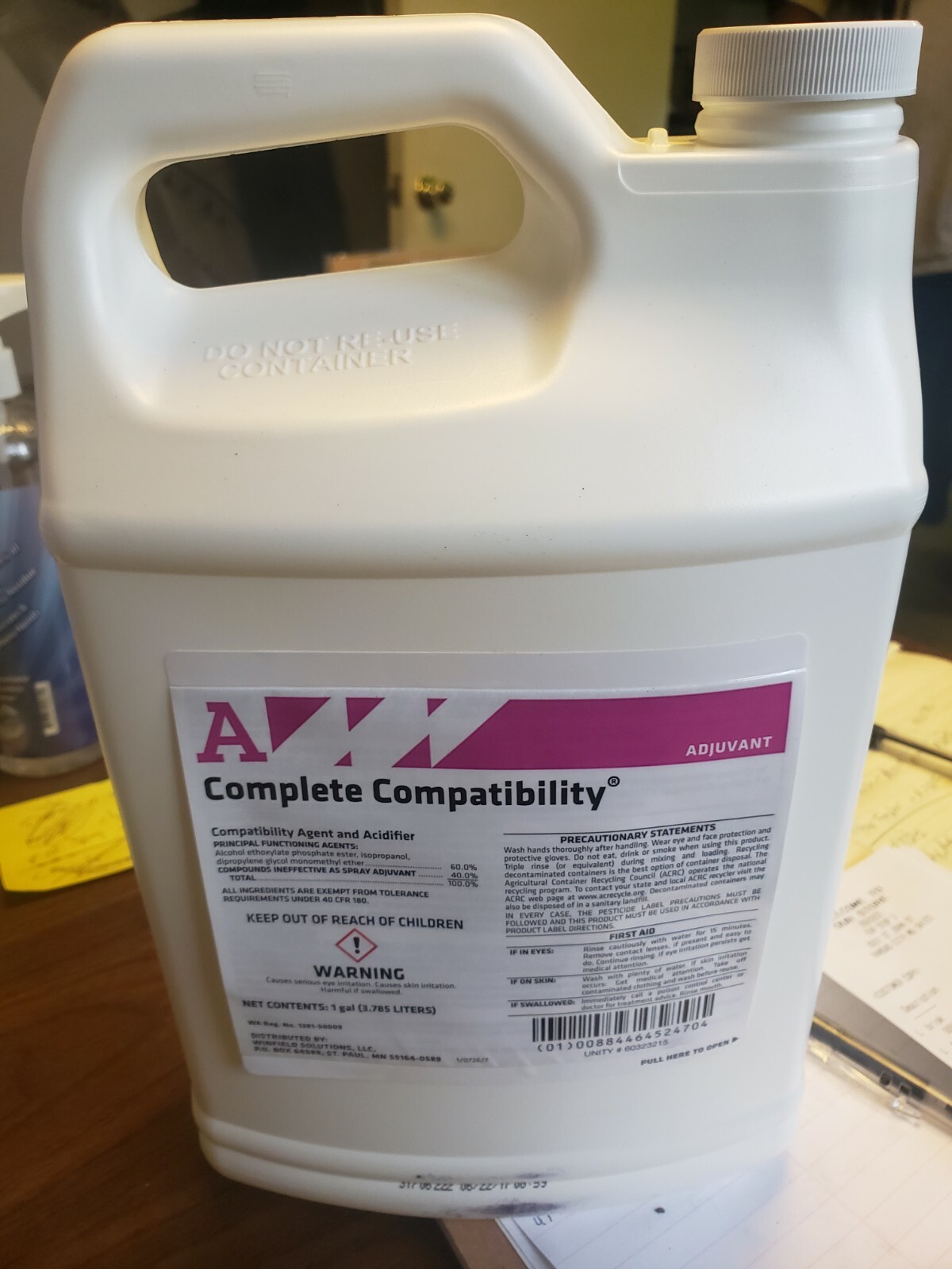 ADJUVANT COMPLETE COMPATIBILITY AGENT AND ACIDIFIER (4 X 1 GALLON BTLS PER LOT)