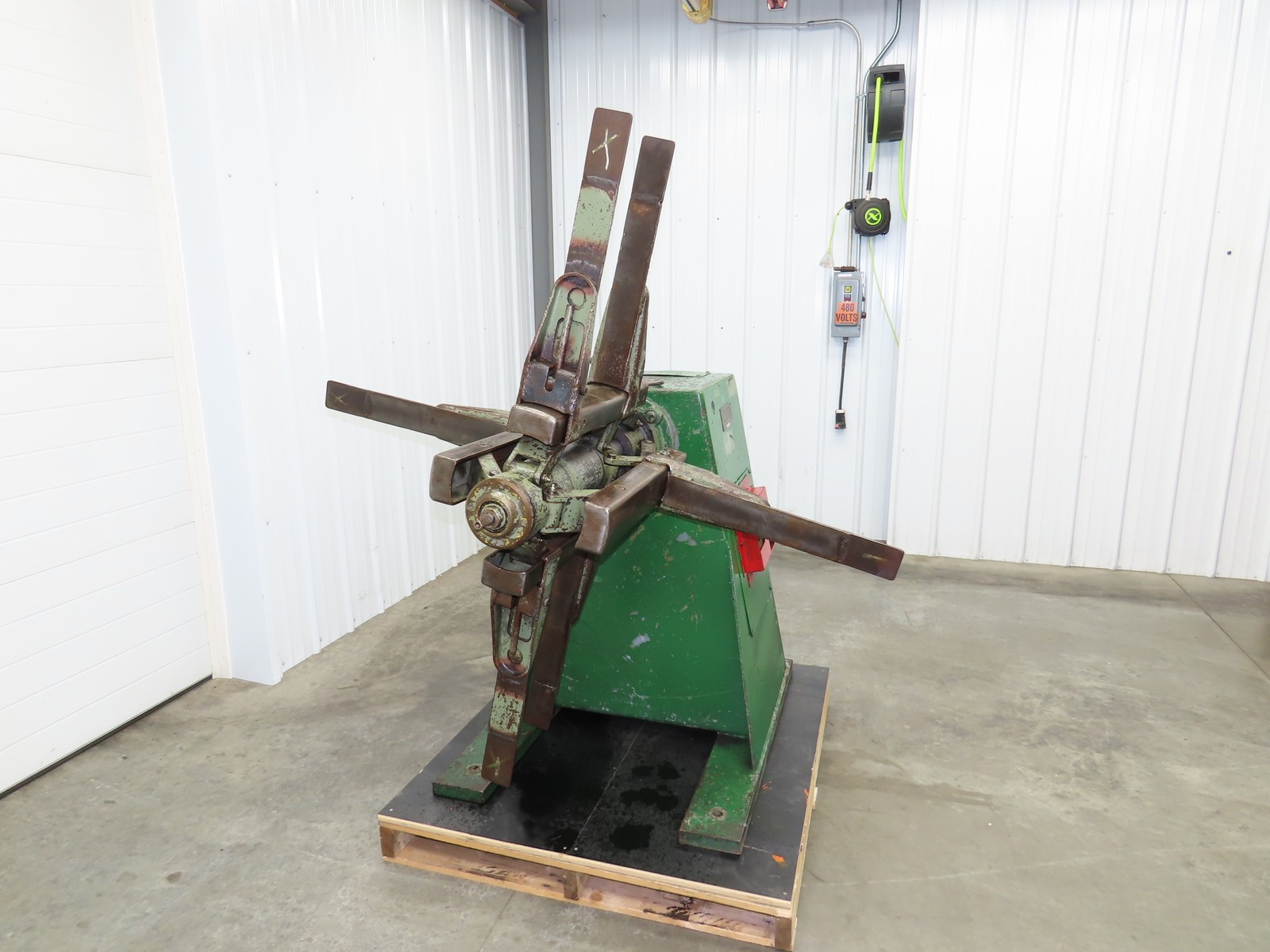 FJ Littell Machine No 20-18 Coil Stock Uncoiler 2000lbs 16-20" ID 18" W Decoiler