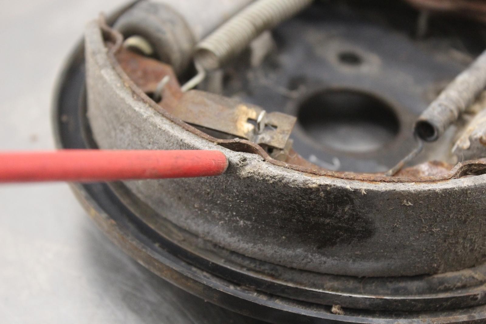 1985 Honda FourTrax 250 TRX250 2x4 LEFT FRONT BRAKE DRUM PLATE O948