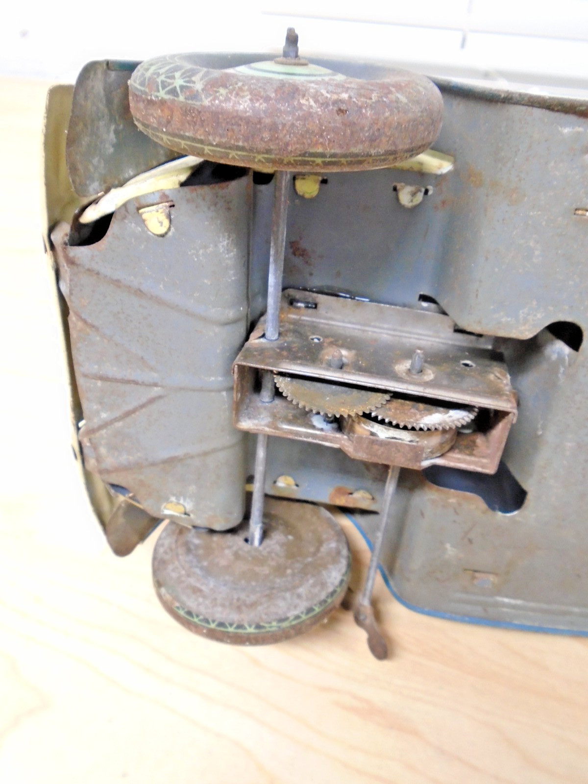 c30s Mettoy England Rolls Royce Metal Sedan Wind-Up Motor Works w/Driver