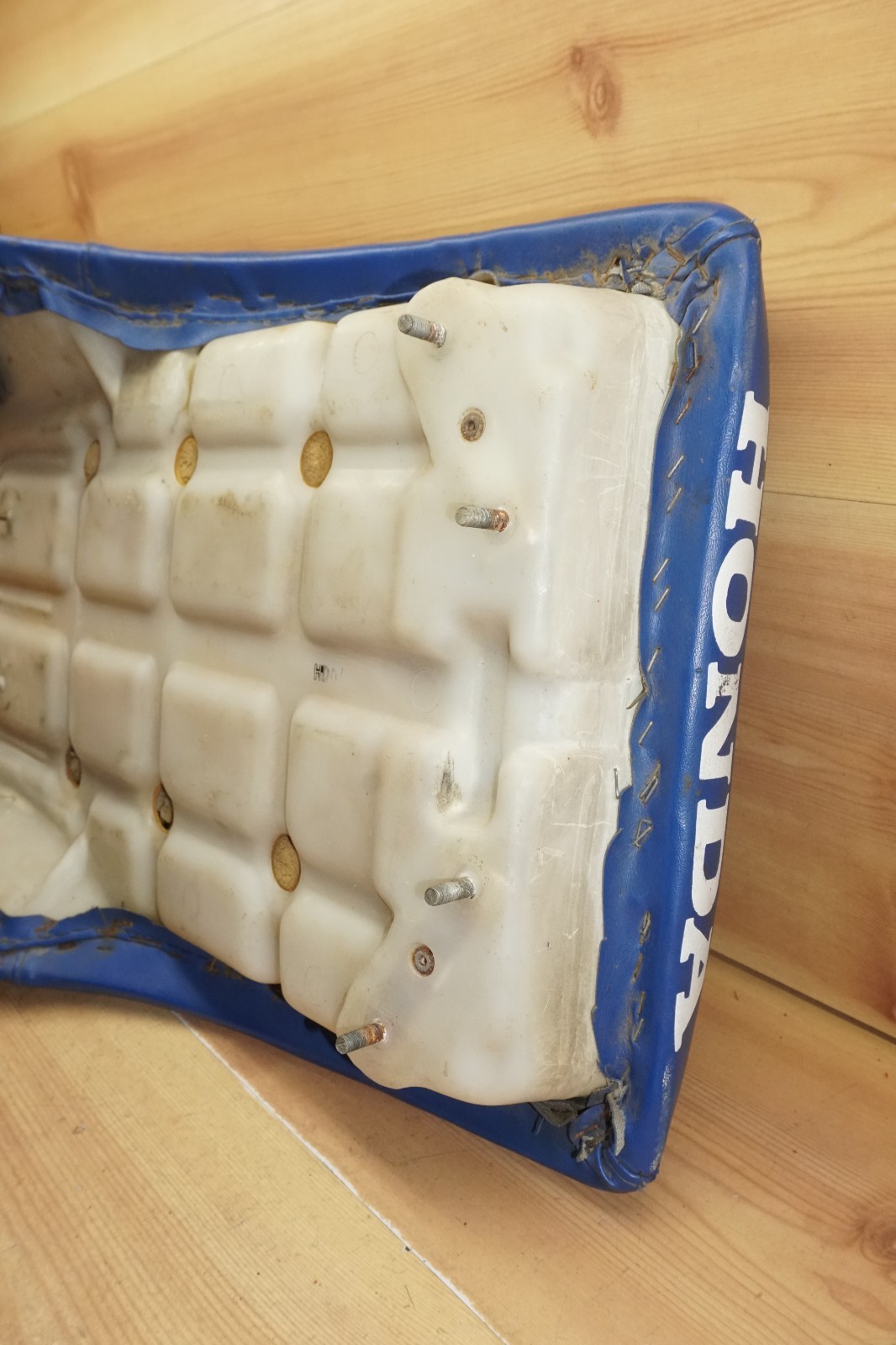 1983 1984 Honda ATC250R ATC250 ATC 250R OEM Seat Cover Foam Pan 77100-964-003