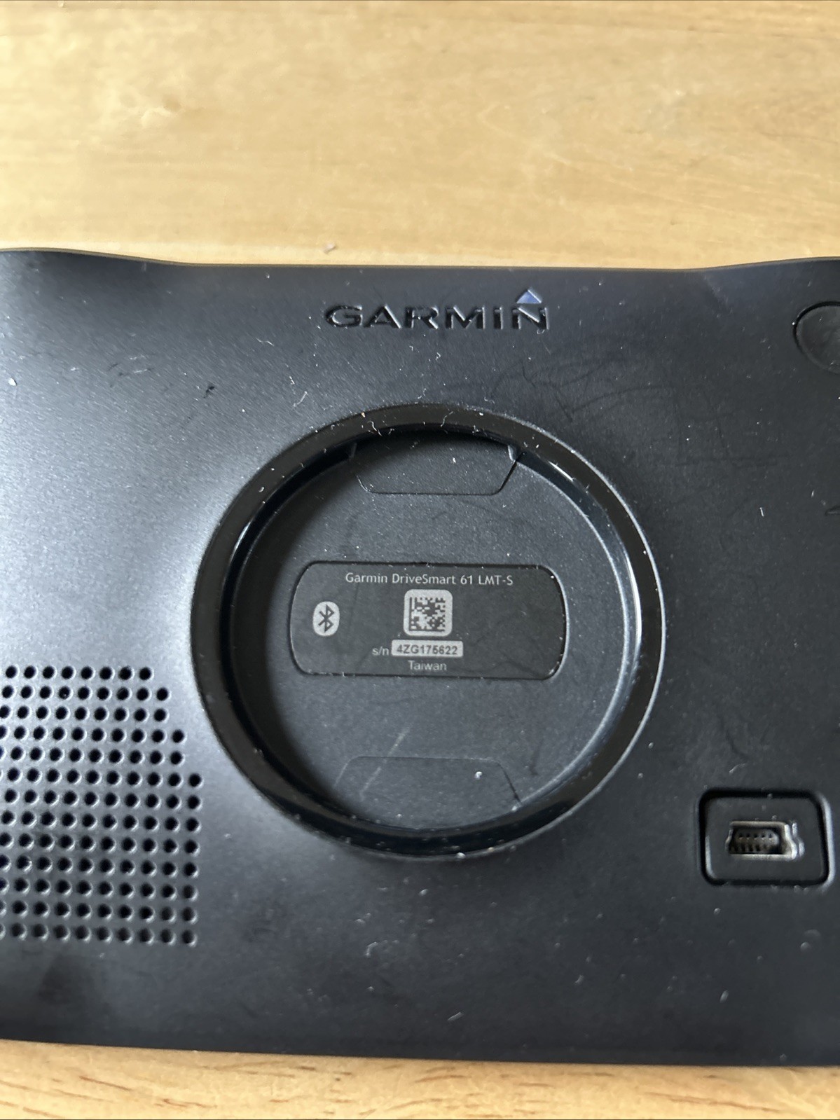 Garmin DriveSmart 61 LMT-S GPS Navigator System Bundle Y0150
