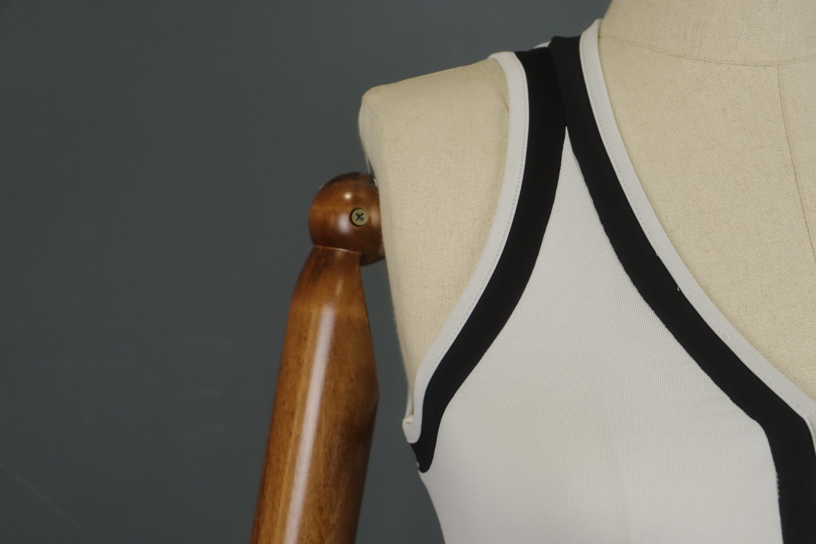 LACOSTE Sport White Black Stretch Sleeveless V-Neck 1/4 Zip Tennis Dress Size 40