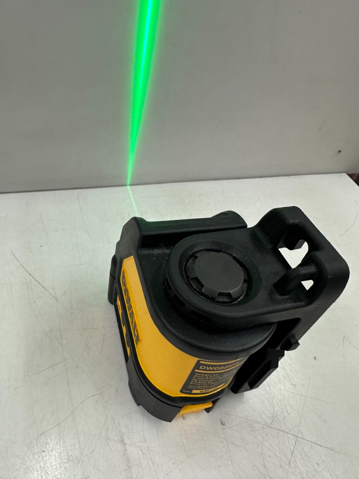 Dewalt Green Self-Leveling Cross Line Laser Level DW088CG