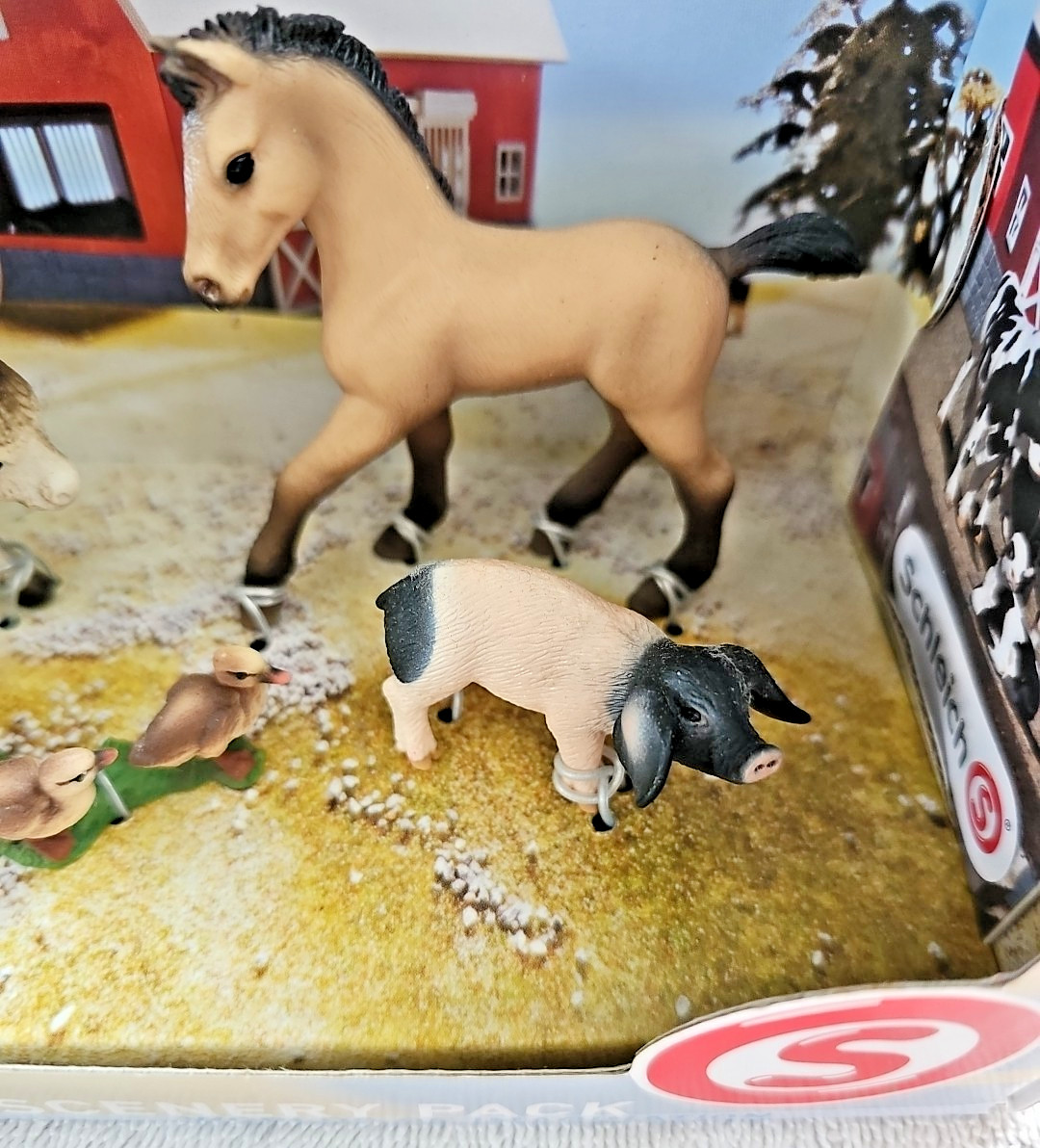 Schleich Scenery Pack Farm Animals + Chickens + Tiger + Leppard