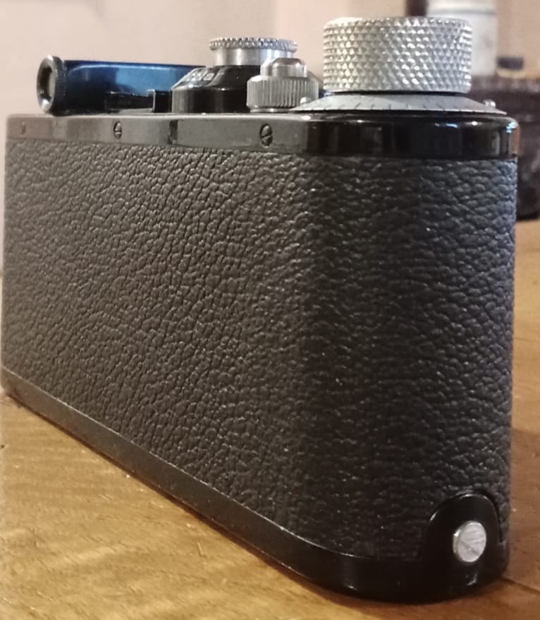 Leica Standard black paint with chrome finish. Near as new!