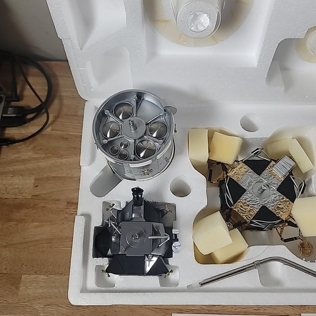 Danbury Mint APOLLO 13 Lunar Landing Model In Original Box with Paperwork 1:50