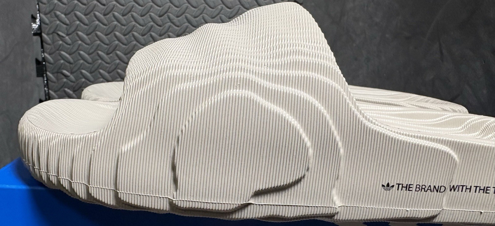 ADIDAS Adilette 22 Slides MENs Size 10 NEW W Box/Tag Light Brown FREESHIP HQ4670