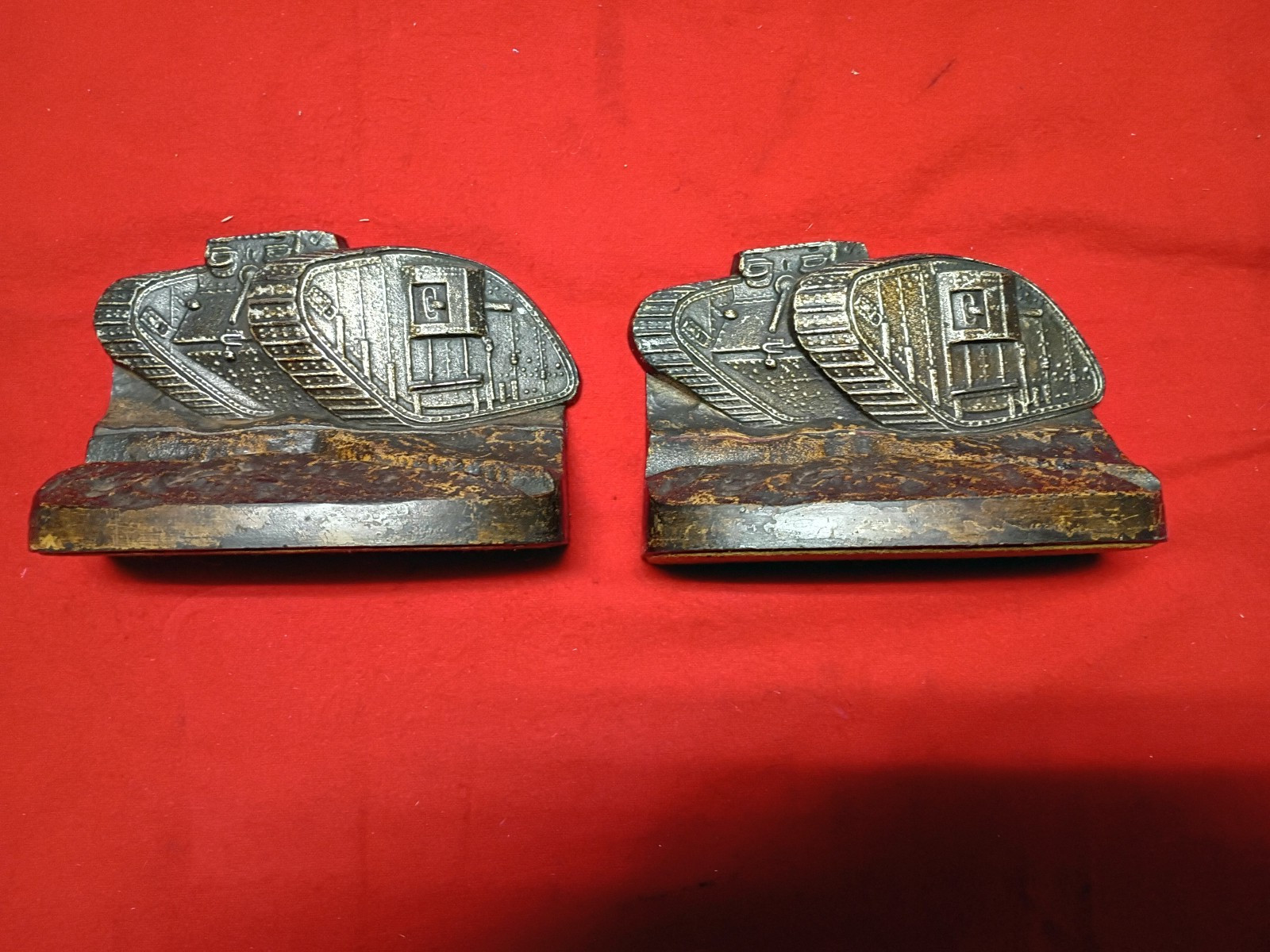 WW1 U.S. TANKS CAST IRON (BOOK ENDS)