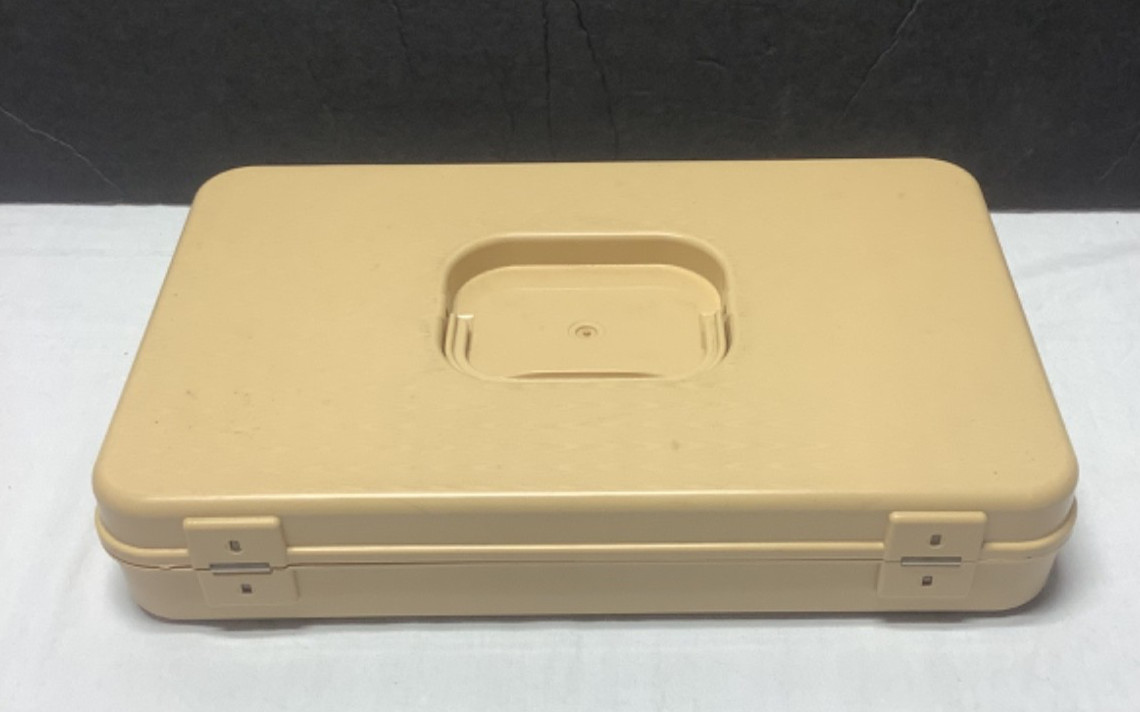 Vintage Wil-Hold Plastic Sewing Box Thread Case w/Handle and Thread Wilson