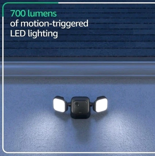 Blink Outdoor 4 Floodlight Wireless smart security camera, 700 lumens 2year B L