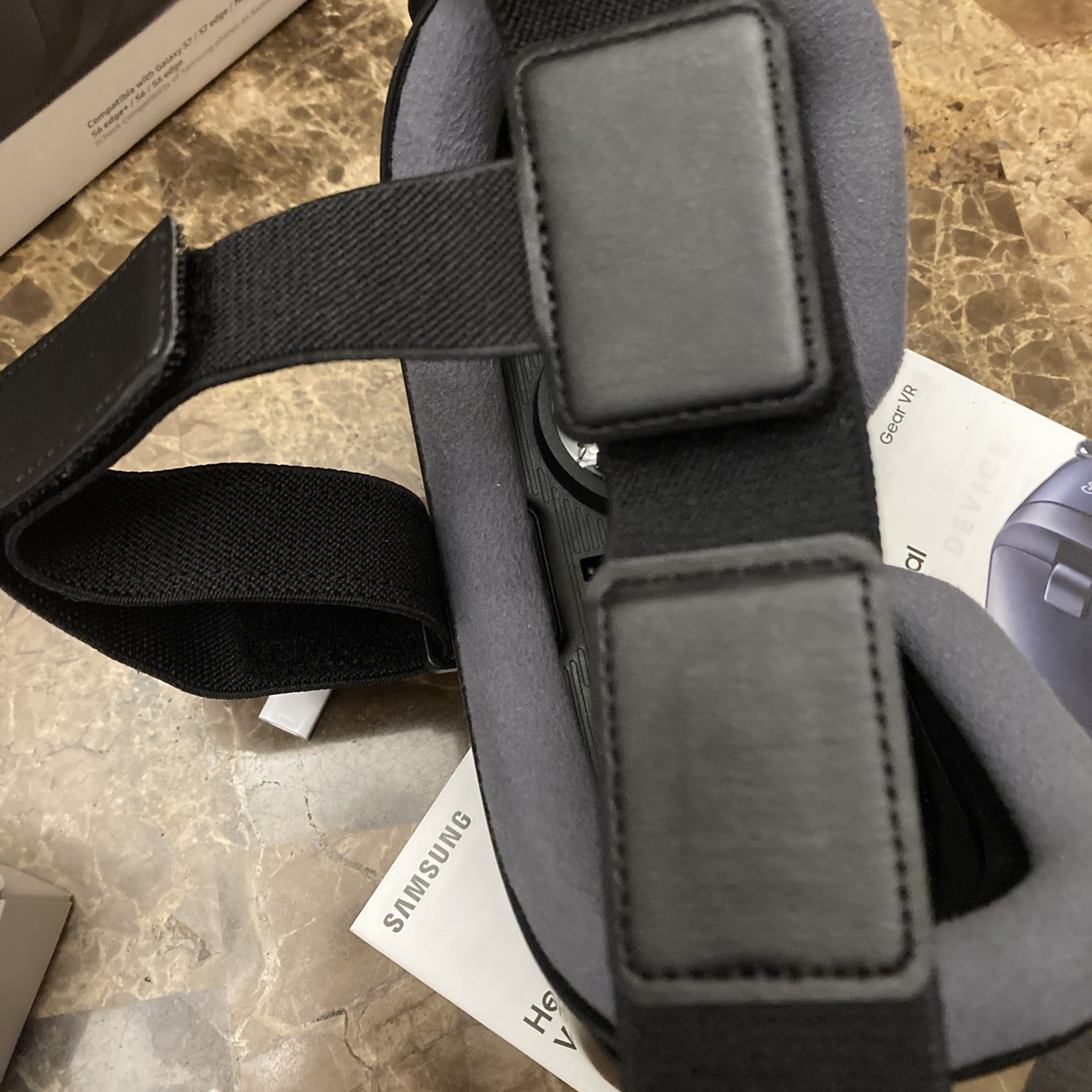 Samsung Gear VR SM-R323 Oculus Virtual Reality Headset GH69-28208A New Open Box