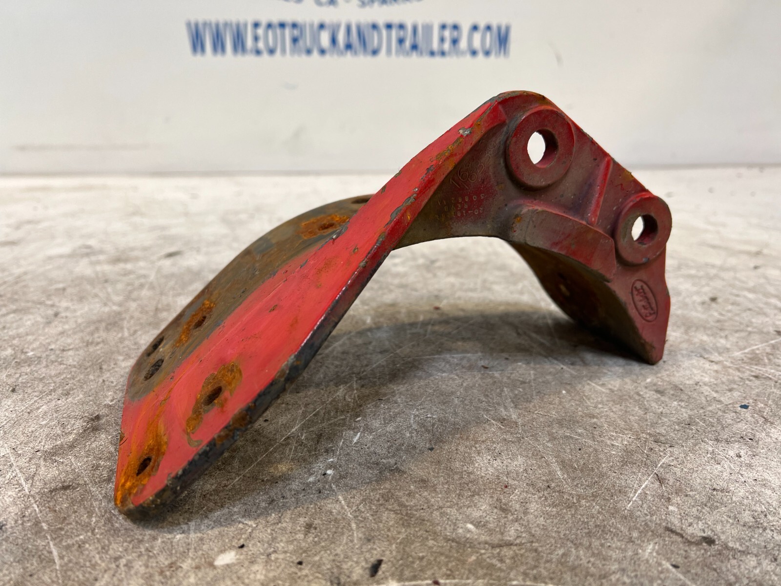 Peterbilt Lower Sleeper Cab Connector Bracket 20-16126L